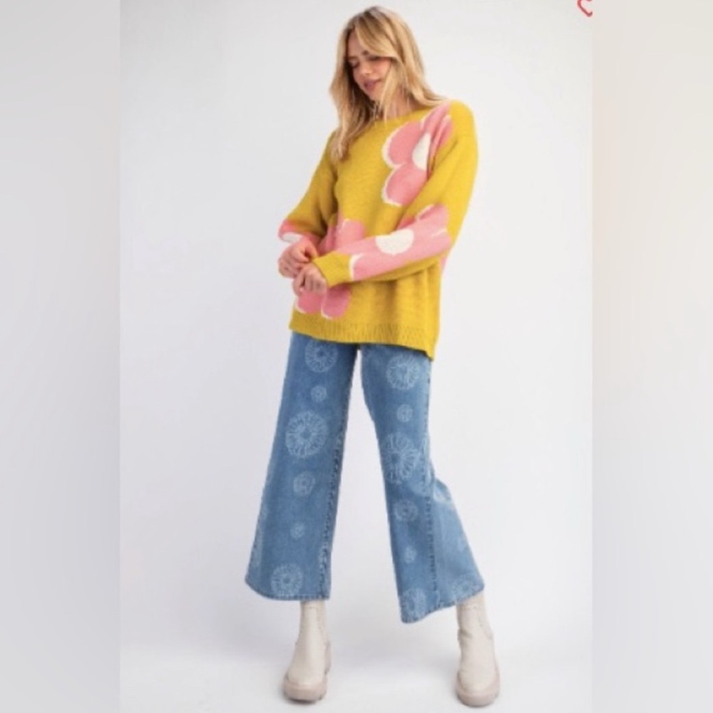 NWT EASEL FLOWER POWER OVERSIZED SWEATER - Picture 4 of 5